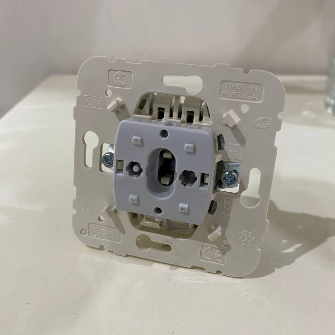 Механізм вимикача 1кл сходинковий LOGUS 10АХ, 250V (21071) купити