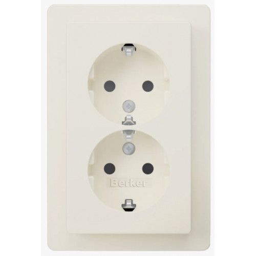 Розетка з з/к 2X, зах.контактів, цільна, пол.білизна, 16А/250В Q.1 47596089