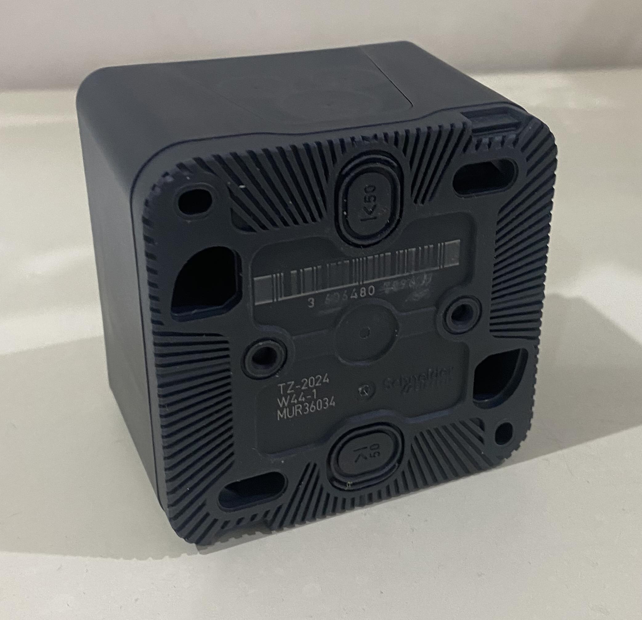 Розетка 1-на з з/к 16A, шт. та кришкою зовнішнього монтажу IP55, Mureva Styl MUR36034 (чорний) купити